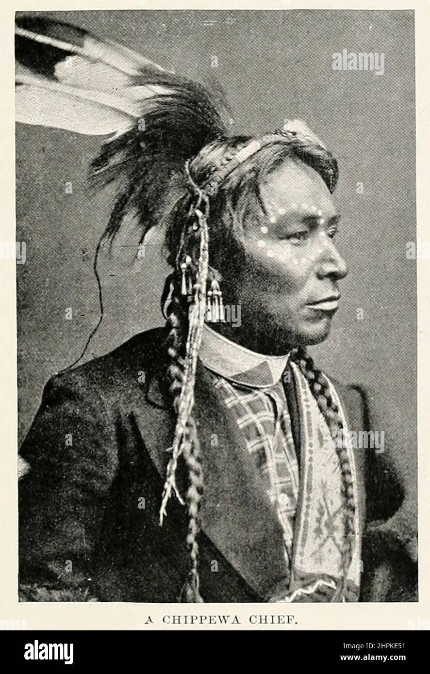 Un chef de Chippewa les Ojibwe, Ojibwa, Chippewa ou Saulteaux sont des Anishinaabe dans ce qui est actuellement le sud du Canada, le nord du Midwest des États-Unis et les plaines du Nord. Extrait du livre The Living races of Humen; Volume 2 de Henry Neville Hutchinson, publié à Londres en 1901 par Hutchinson & co Banque D'Images