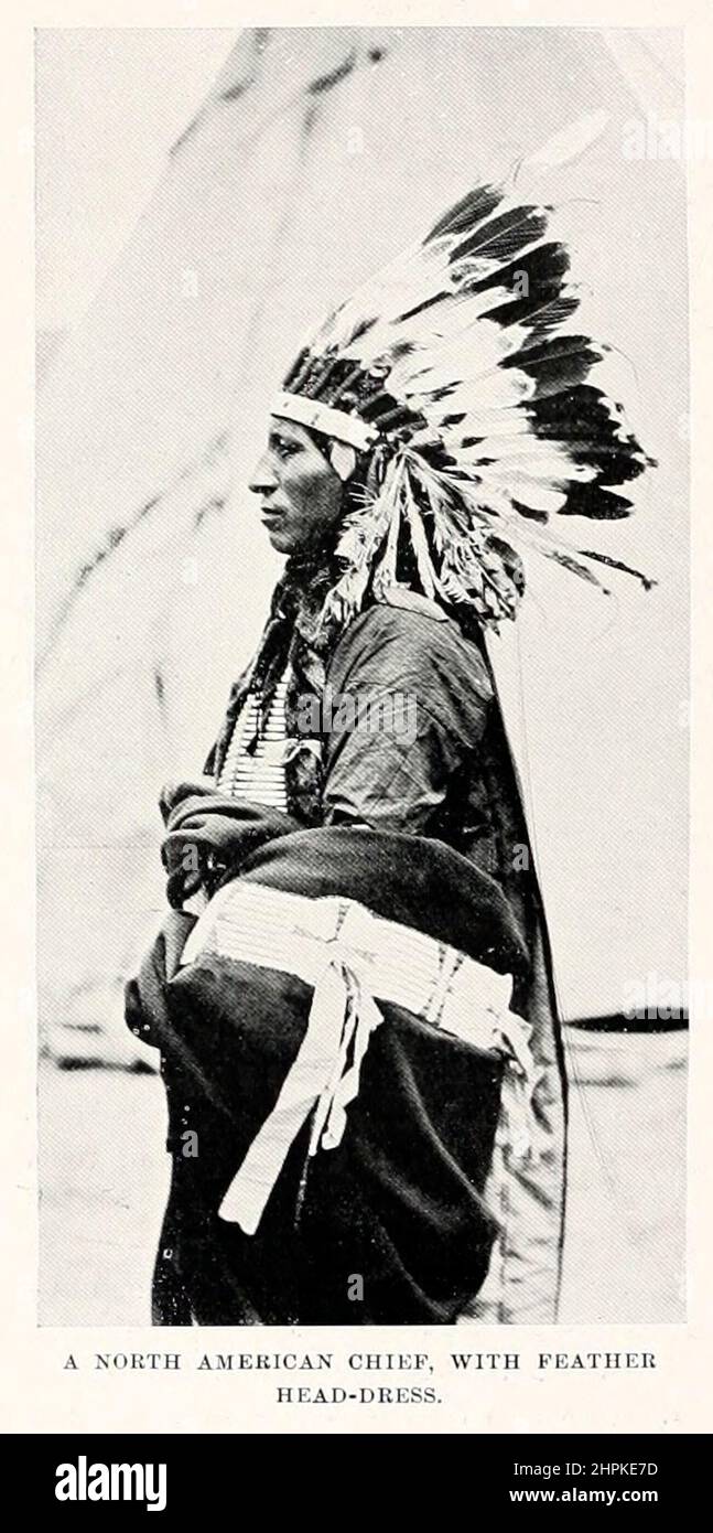 Un chef nord-américain, avec une robe de plume (Feathers Bonnet) du livre The Living races of Huma; Volume 2 par Henry Neville Hutchinson, publié à Londres en 1901 par Hutchinson & co Banque D'Images