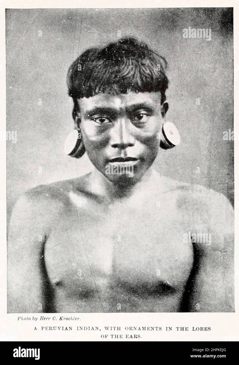 Un Indien péruvien, avec des ornements dans les lobes des oreilles du livre The Living races of Huma; Volume 2 par Henry Neville Hutchinson, publié à Londres en 1901 par Hutchinson & co Banque D'Images