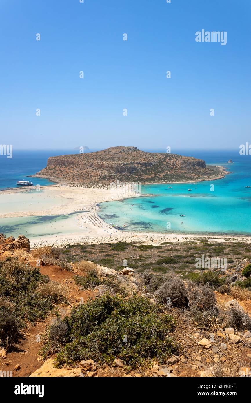Vue sur la magnifique plage de Balos et l'île de Tigani en Crète, Grèce Banque D'Images