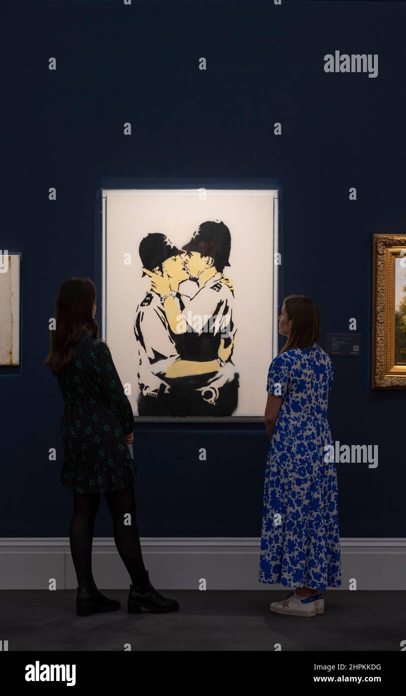 Sotheby’s, Londres, Royaume-Uni. 22 février 2022. Les Martepices sont exposés pour la mise aux enchères moderne et contemporaine en soirée et maintenant aux enchères en soirée le 2 mars à Londres. Image : trois des œuvres les plus reconnaissables de Banksy, de la Collection of Music Legend, Robbie Williams, estimation combinée de 7-10 millions. Fille avec ballon, est £2 000 000; Vandalied Oil (Choppers), est £2 500 000-3 500 000; kissing coppers, est 2 500 000 à 3 500 000 £. À vendre aux enchères maintenant en soirée, le 2 mars 2022. Crédit : Malcolm Park/Alay Live News. Banque D'Images