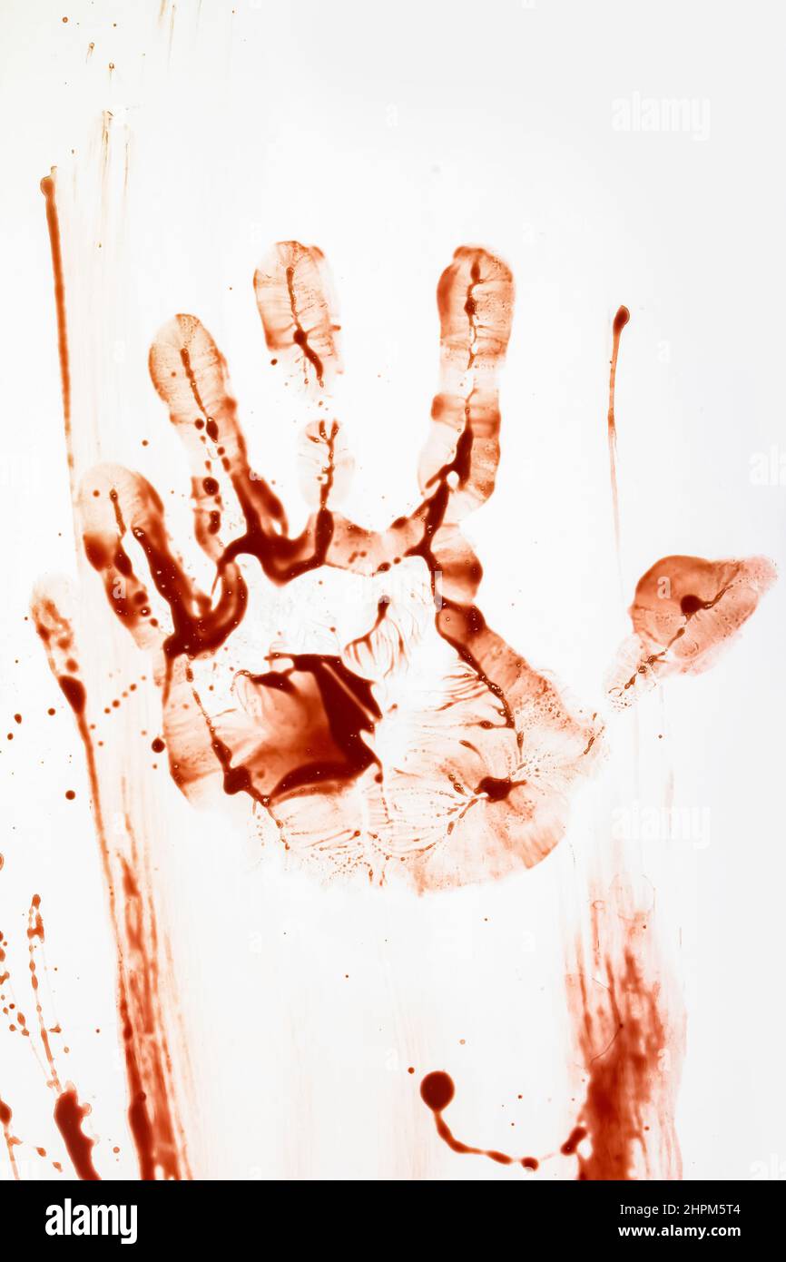 Photo de gouttes de sang, de taches et de traces rouges sur fond blanc. Banque D'Images