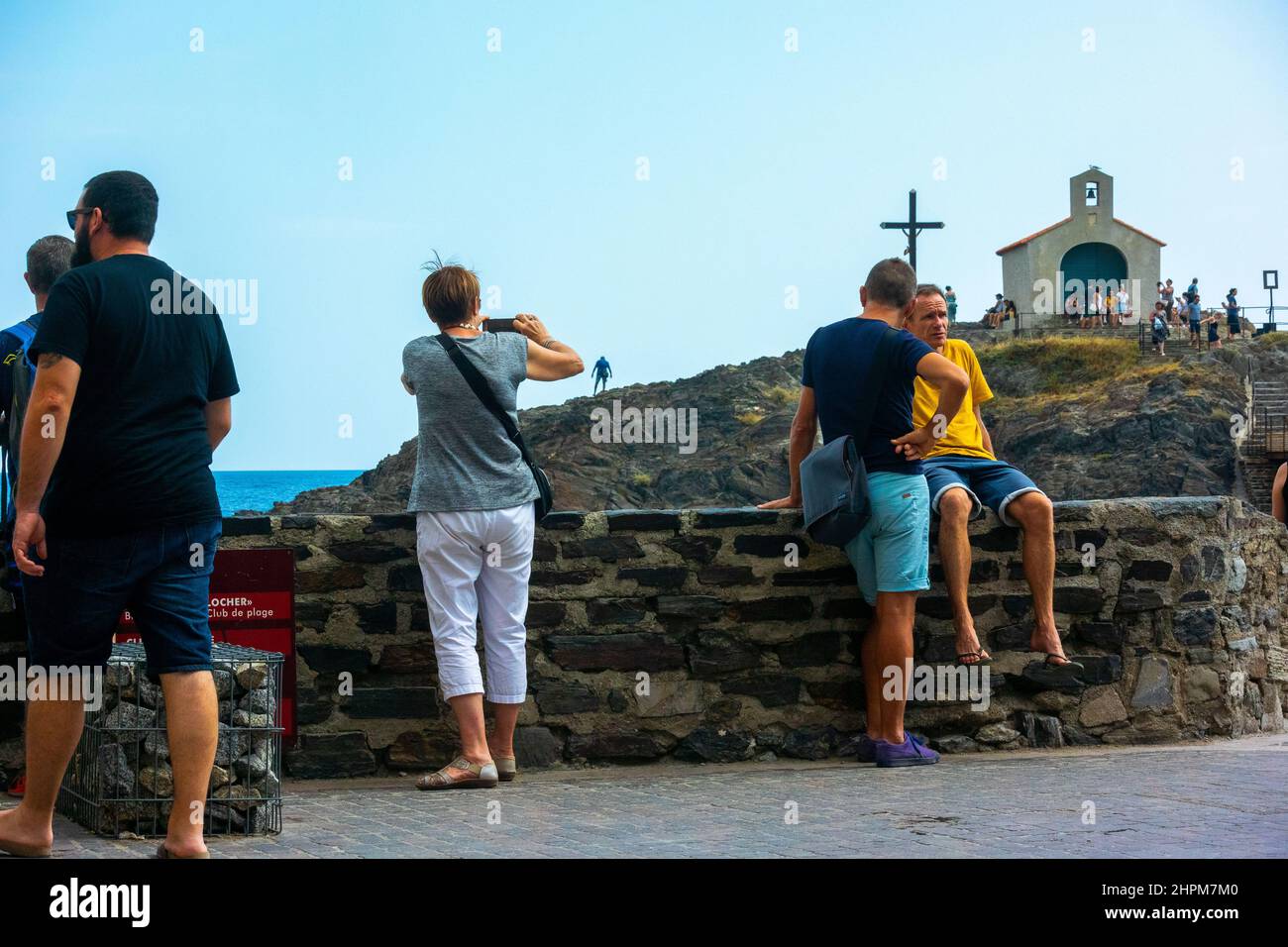 Collioure, France, (région de Perpignan), Groupe personnes, touristes, visite du monument historique, sur la plage, scènes de rue Banque D'Images