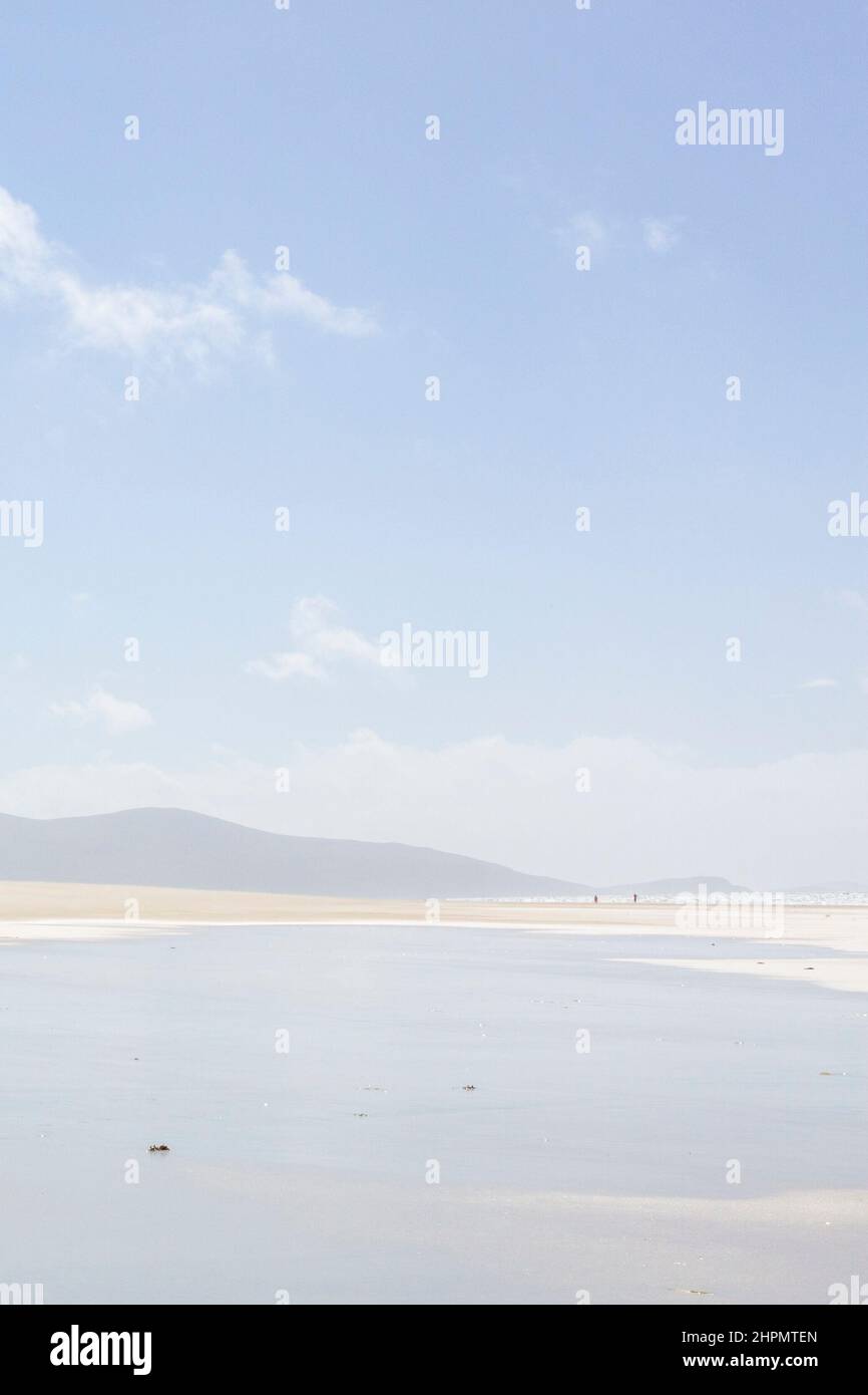 Grande étendue de plage ensoleillée. Plage de LUSKENTIRE ( Losgaintir ), Harris, îles occidentales ( Na h-Eileanan an IAR ), les Hébrides extérieures, Écosse, Royaume-Uni, Europe Banque D'Images
