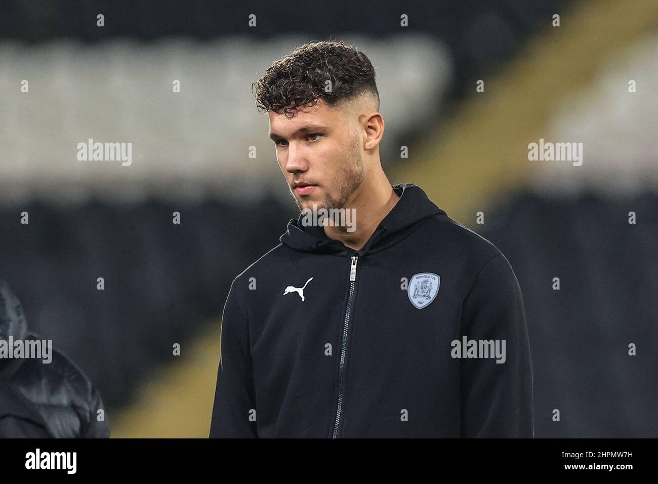 Hull, Royaume-Uni. 22nd févr. 2022. Matty Wolfe #33 de Barnsley arrive au stade MKM à Hull, au Royaume-Uni, le 2/22/2022. (Photo de Mark Cosgrove/News Images/Sipa USA) crédit: SIPA USA/Alay Live News Banque D'Images