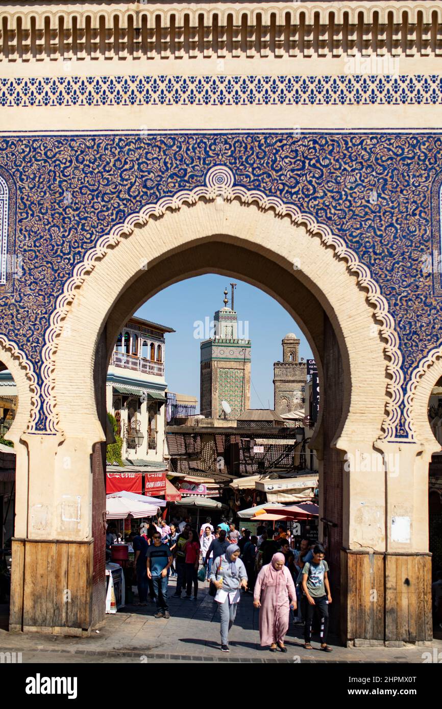 Bab Boujloud, ou portes bleues, de la médina de Fès - Maroc. Banque D'Images