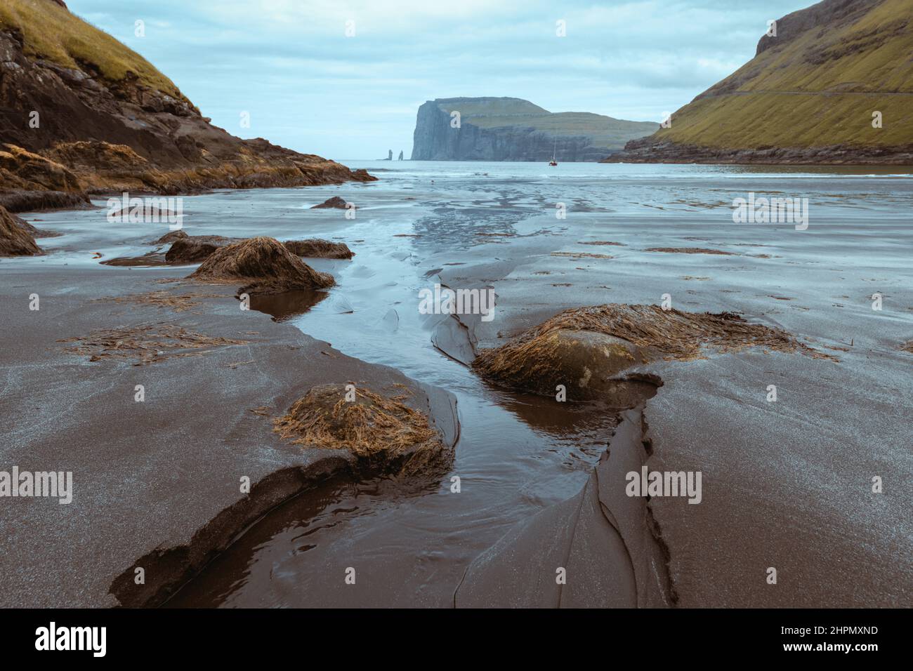 Plage de Tjornuvik sur l'île de Streymoy, îles Féroé, Danemark. Photographie de paysage. Couleurs de numérisation de film rétro Banque D'Images