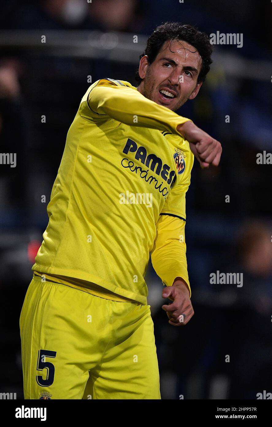 VILA-REAL, 23 février 2022 (Xinhua) -- Dani Parejo de Villareal célèbre son but lors du match de football de la première jambe de l'UEFA Europa League entre Villareal et Juventus à Vila-Real, Espagne, le 22 février 2022. (str/Xinhua) Banque D'Images