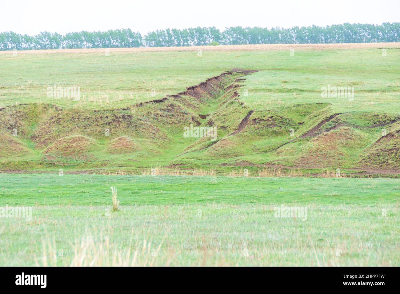 perte de terres agricoles due au développement de ravins et à l'érosion des sols par les eaux de fonte et de pluie, priorité sélective Banque D'Images