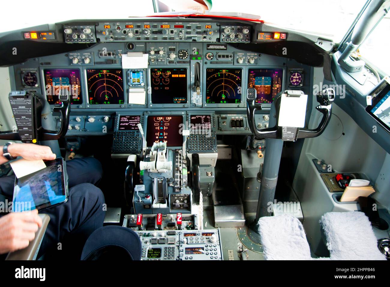 Cockpit à l'intérieur d'un avion commercial Banque D'Images