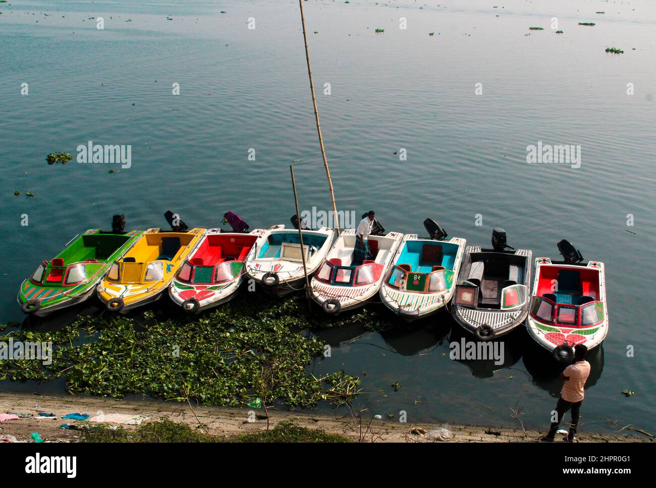 Bateau à grande vitesse coloré au Bangladesh Banque D'Images