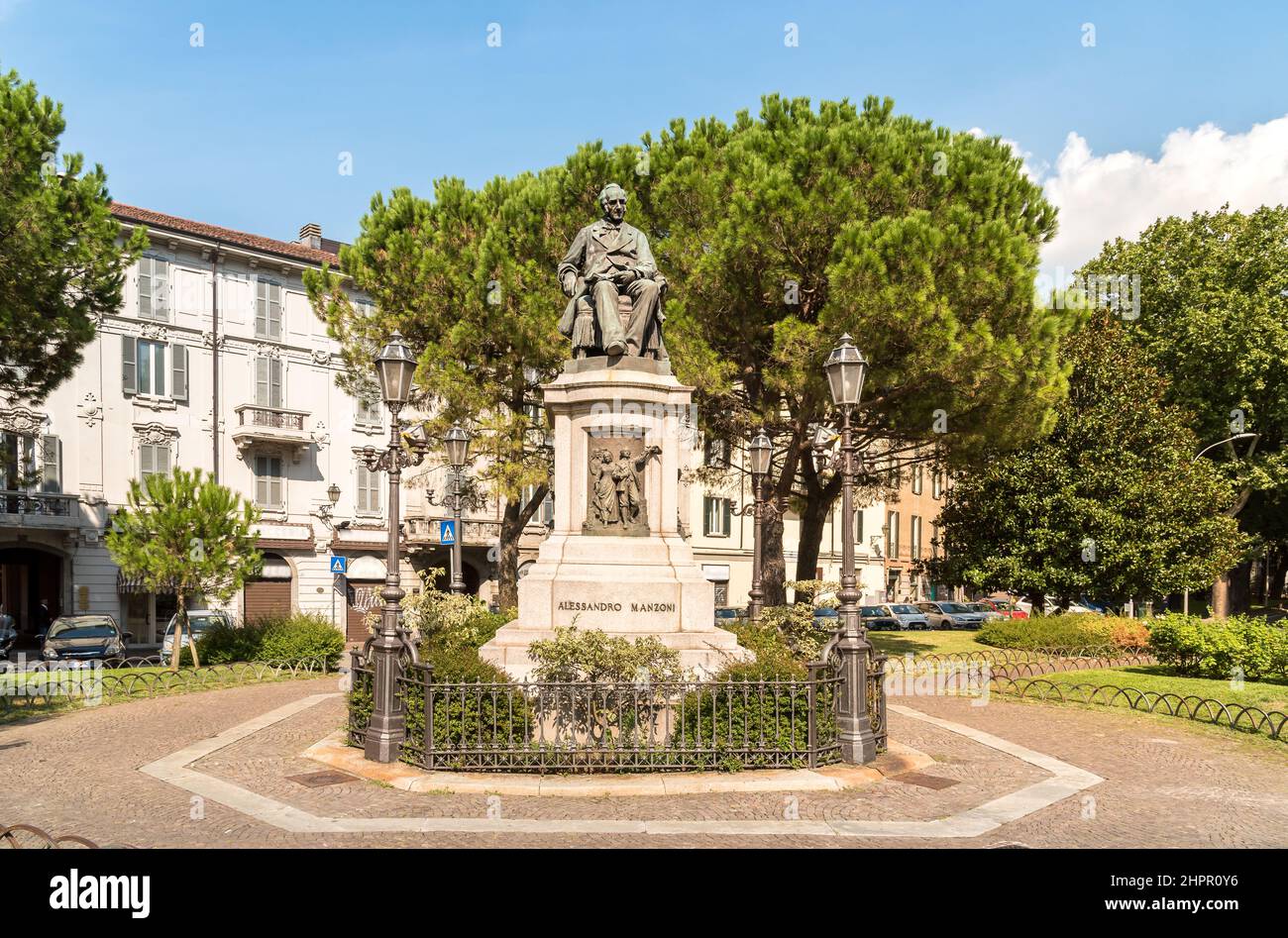 Monument à l'écrivain Alessandro Manzoni dans le centre de Lecco, Lombardie, Italie Banque D'Images