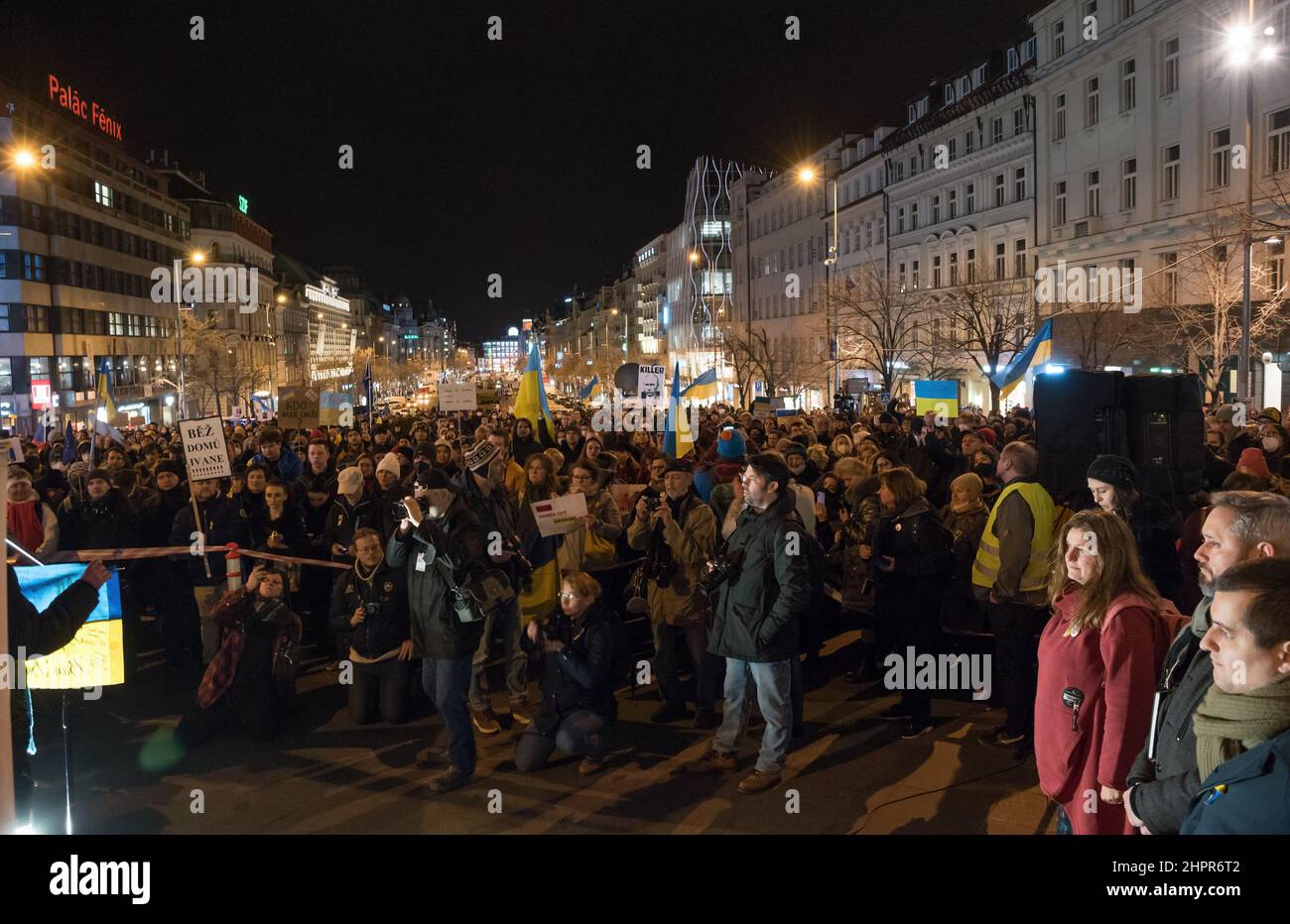 Un rassemblement, auquel ont participé environ 1 000 personnes et organisé par le mouvement million moments et d'autres groupes, a exprimé sa solidarité avec l'Ukraine et ses citi Banque D'Images