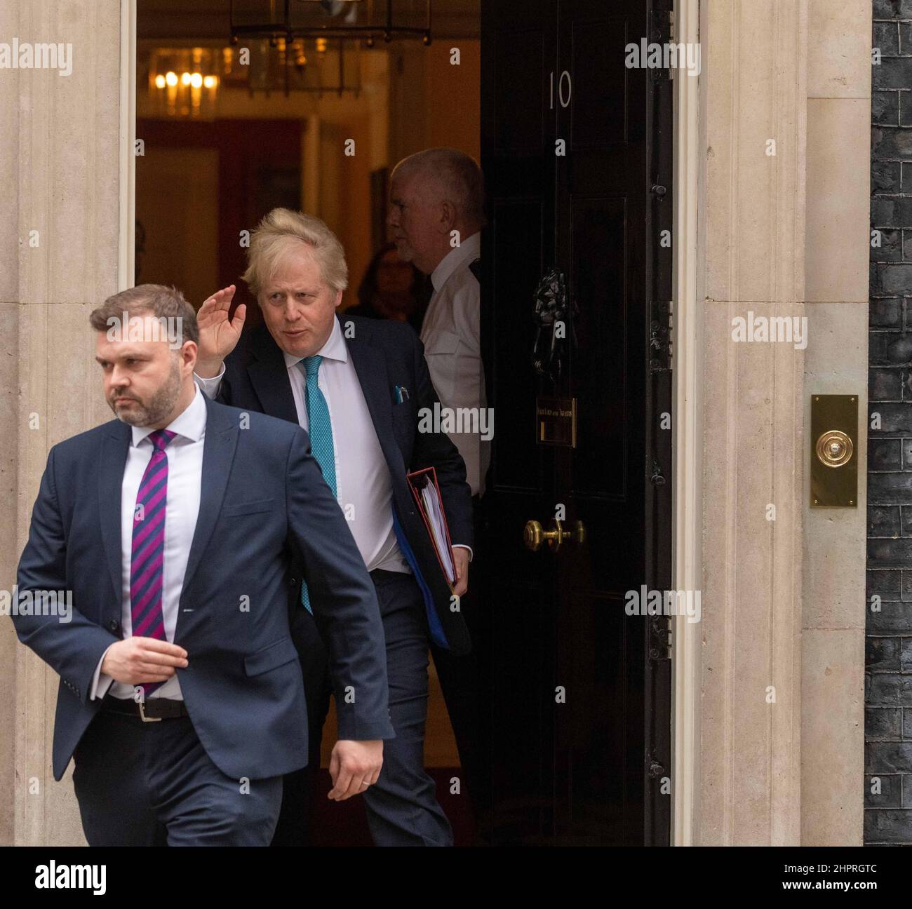 Londres, Royaume-Uni. 23rd févr. 2022. Boris Johnson, député, premier ministre, quitte le 10 Downing Street pour les PMQ. Crédit : Ian Davidson/Alay Live News Banque D'Images