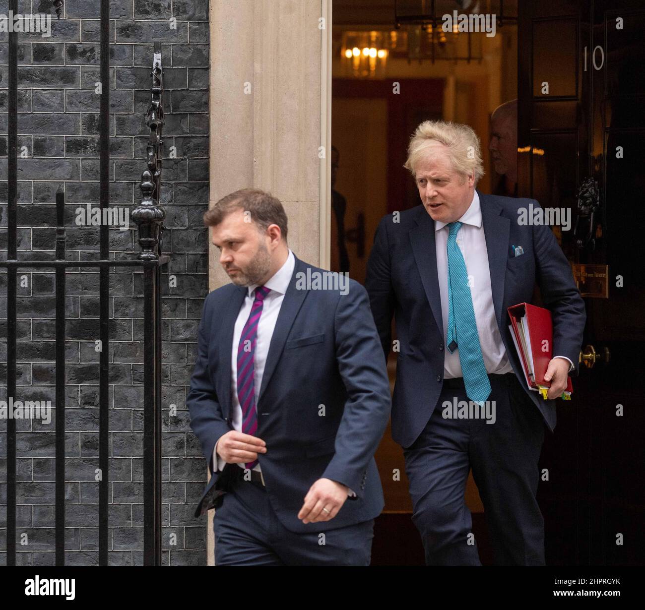 Londres, Royaume-Uni. 23rd févr. 2022. Boris Johnson, député, premier ministre, quitte le 10 Downing Street pour les PMQ. Crédit : Ian Davidson/Alay Live News Banque D'Images