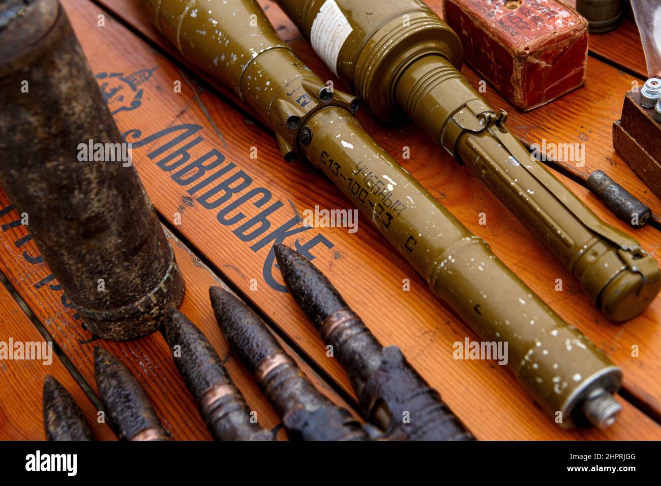 SIURTE, UKRAINE - le 19 FÉVRIER 2022 - les différents types de munitions sont exposés lors d'un exercice militaire pour les civils effectué par le mouvement Banque D'Images