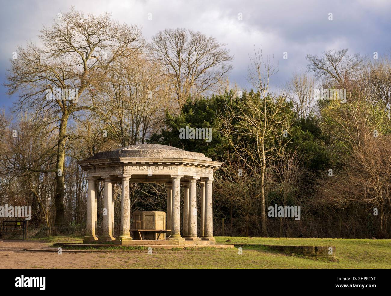 Le mémorial Inglis au sommet de Colley Hill, sur les collines de Surrey, North Downs, au sud-est de l'Angleterre Banque D'Images