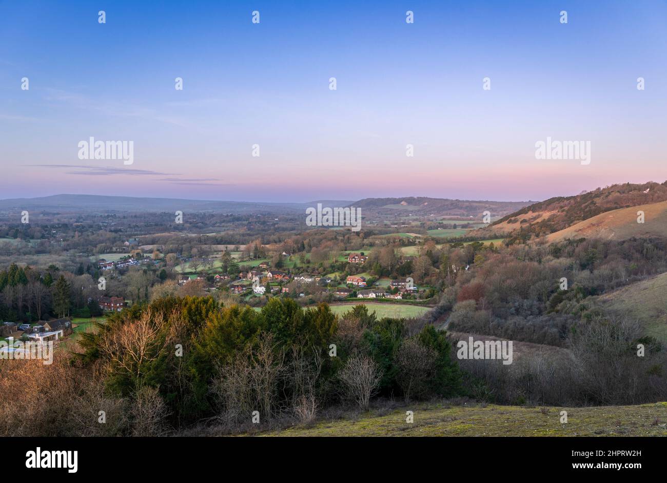 Calme matin vue à l'aube depuis le Reigate de Colley Hill sur les North Downs de Surrey Hills au sud-est de l'Angleterre Banque D'Images