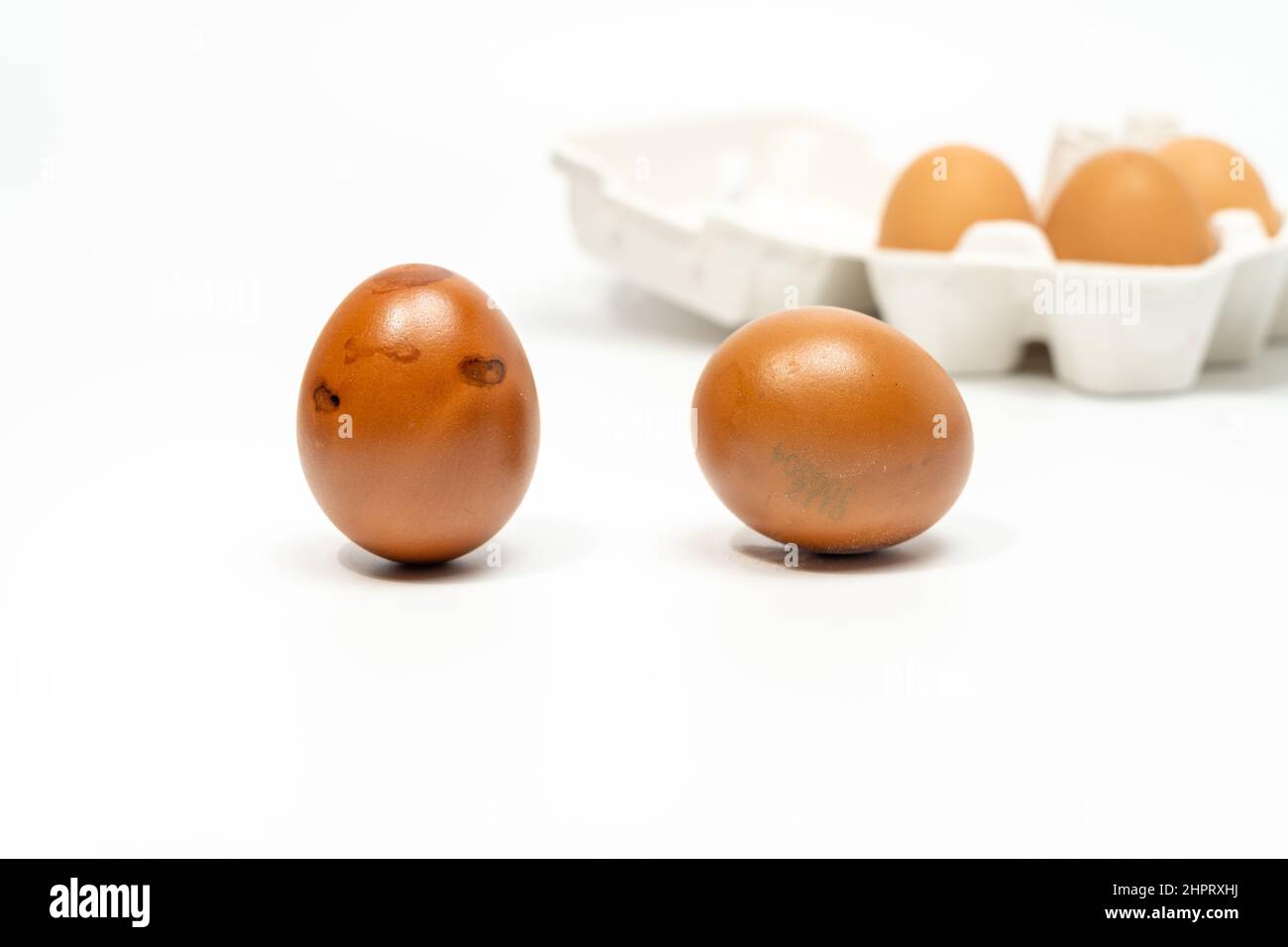 Il est fait en rôtisant les oeufs dans leurs coquilles pendant longtemps à haute chaleur. Les blancs sont de couleur brune et ont une texture plus chewier que les œufs durs. T Banque D'Images