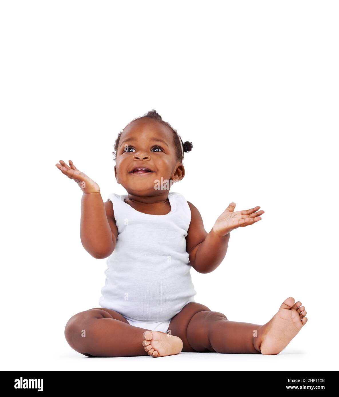 Service de nappy servi. Photo studio d'une adorable petite fille isolée sur blanc. Banque D'Images