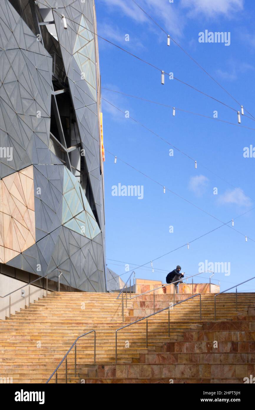 Melbourne, Victoria, Australie - Federation Square by Lab Architecture Studio avec Bates Smart Banque D'Images