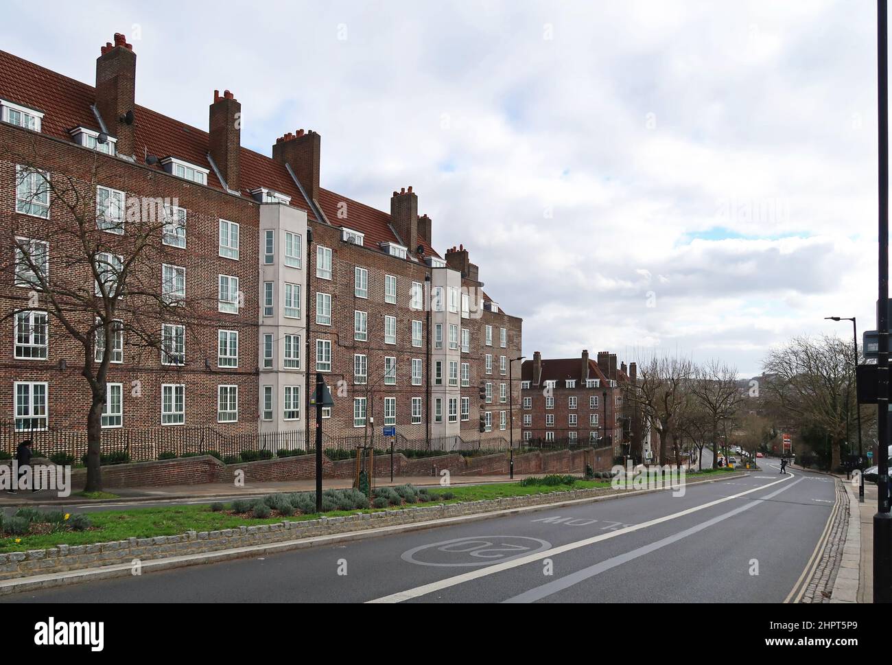 Blocs de logements publics sur le domaine de Dog Kennel Hill à East Dulwich, Londres, Royaume-Uni Banque D'Images