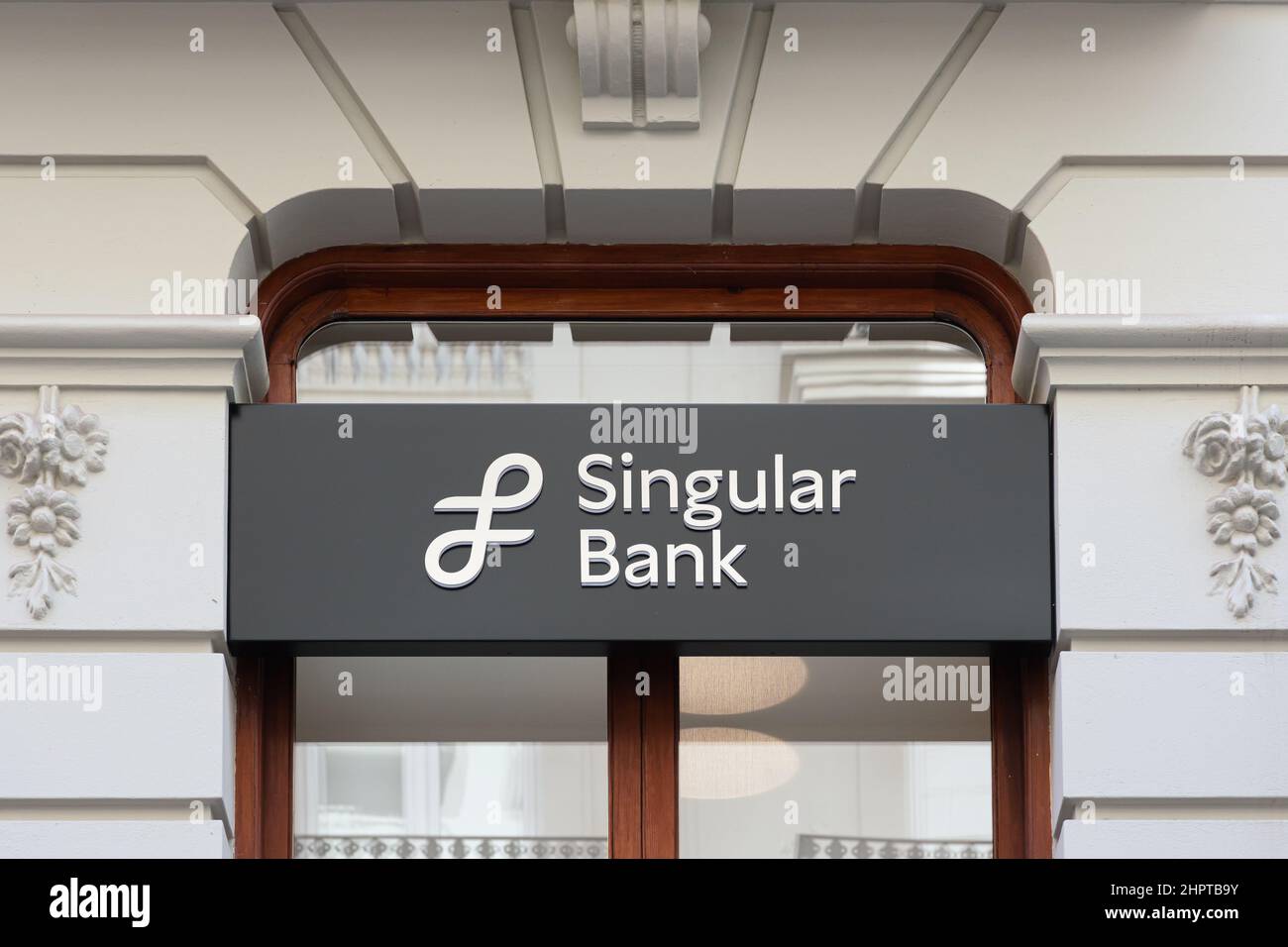 VALENCE, ESPAGNE - 22 FÉVRIER 2022 : la Ssingulier Bank est une banque d'investissement et une société de services financiers espagnoles Banque D'Images