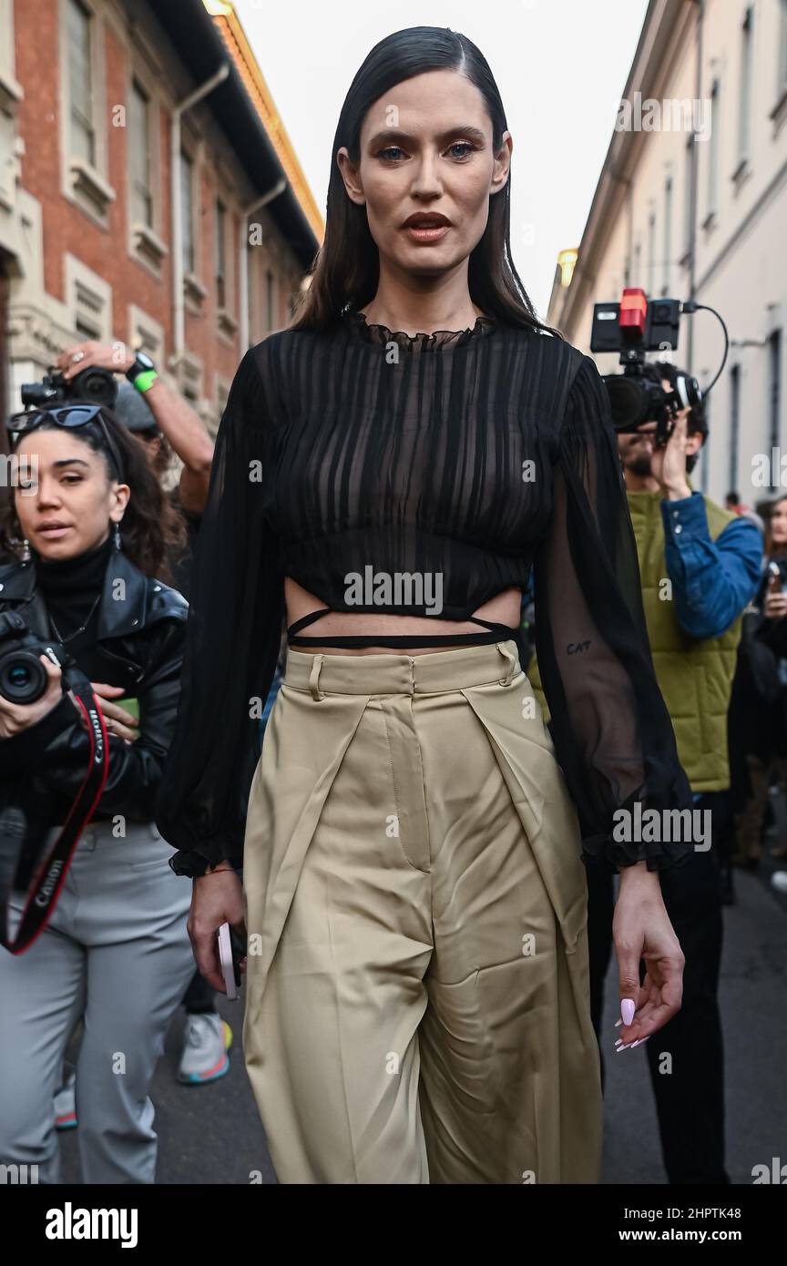 MMF - Milan Fashion week femmes - automne hiver 2022/2023 - Alberta Ferretti - arrivées - Bianca Balti Banque D'Images