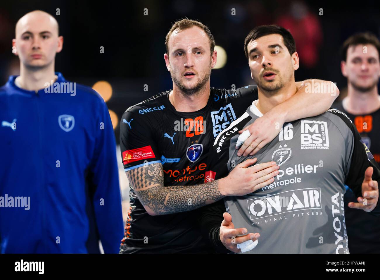 Kiel, Allemagne. 23rd févr. 2022. Handball : Ligue des champions, THW Kiel - Montpellier HB, Groupe a, Matchday 12, Wunundino Arena. Le gardien de Montpellier Charles Bolzinger (l-r), le Valentin porte de Montpellier et le gardien de Montpellier Kevin Bonnefoi réagissent déçu après la défaite à Kiel. Credit: Frank Molter/dpa/Alay Live News Banque D'Images