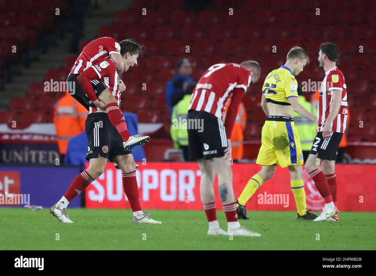 Sheffield, Angleterre, le 23rd février 2022. Les joueurs de Sheffield United célèbrent le match du championnat Sky Bet à Bramall Lane, Sheffield. Crédit photo devrait lire: Isaac Parkin / Sportimage Banque D'Images