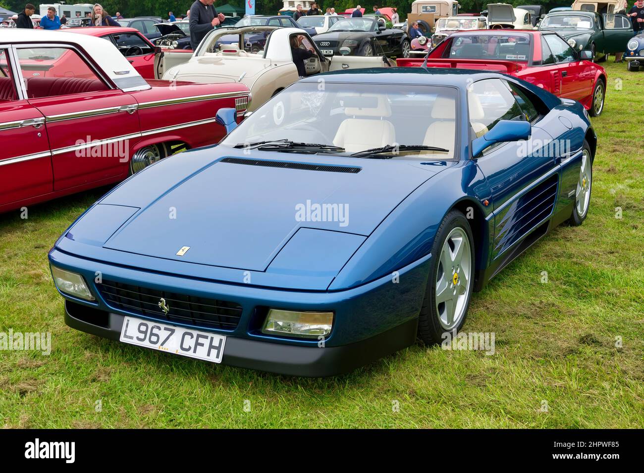 Westbury, Wiltshire, Royaume-Uni - 5 2021 septembre : Une voiture de sport Ferrari Testarossa 1993 au salon de la voiture classique et ancienne de White Horse 2021 Banque D'Images
