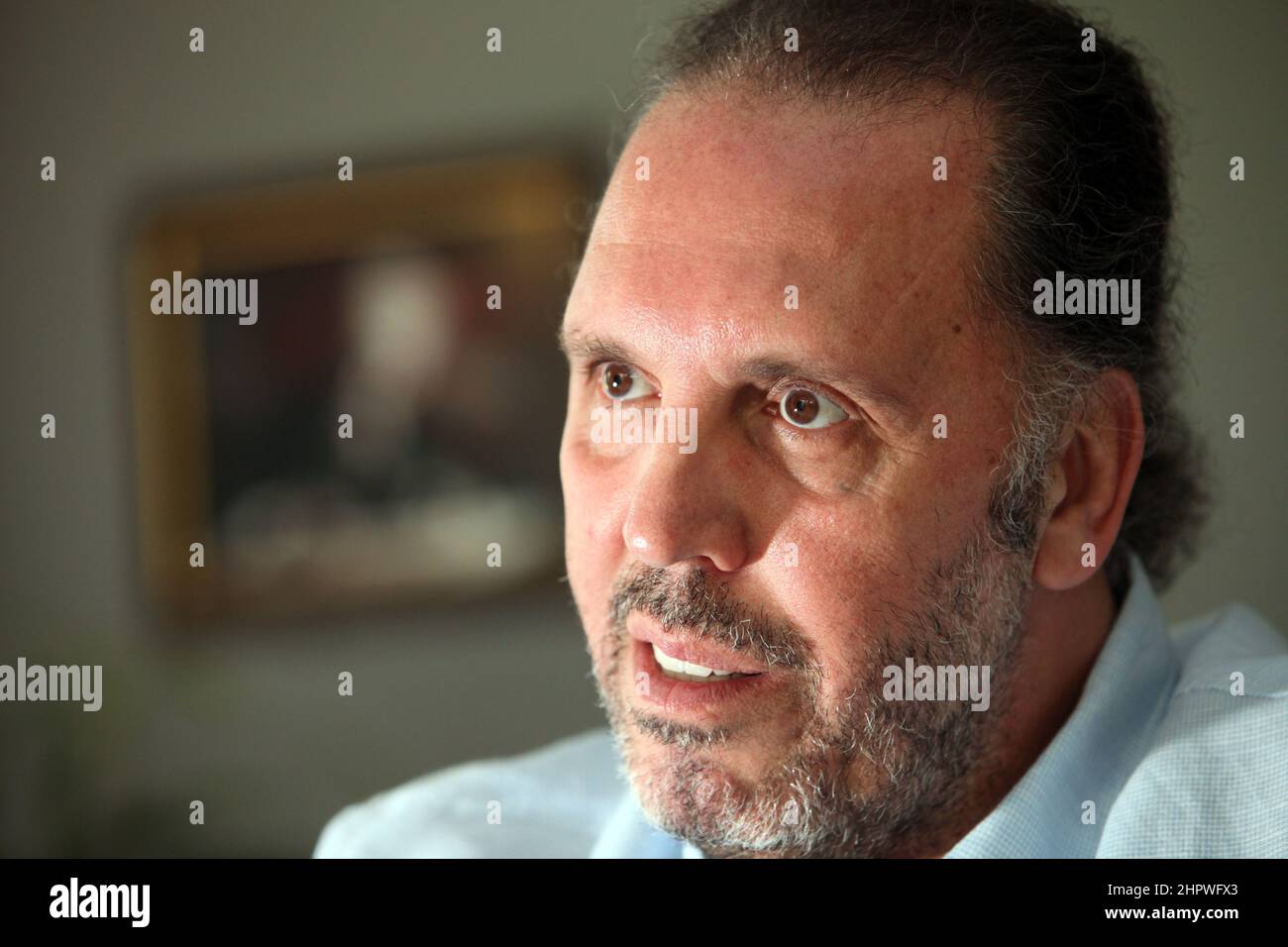 ISTANBUL, TURQUIE - AVRIL 18 : célèbre musicien turc et chanteur Fatih Erkoc portrait le 18 avril 2012 à Istanbul, Turquie. Banque D'Images