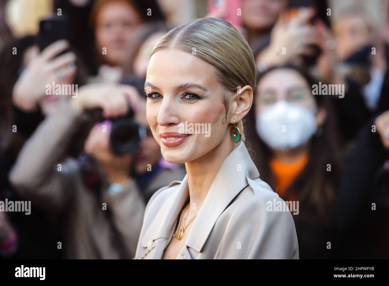 Milan, Italie. 23rd févr. 2022. Leonie Hanne arrive au spectacle de mode Fendi pendant la semaine de mode de Milan automne/hiver 2022/2023 le 23 février 2022 à Milan, Italie. Crédit : Agence photo indépendante/Alamy Live News Banque D'Images