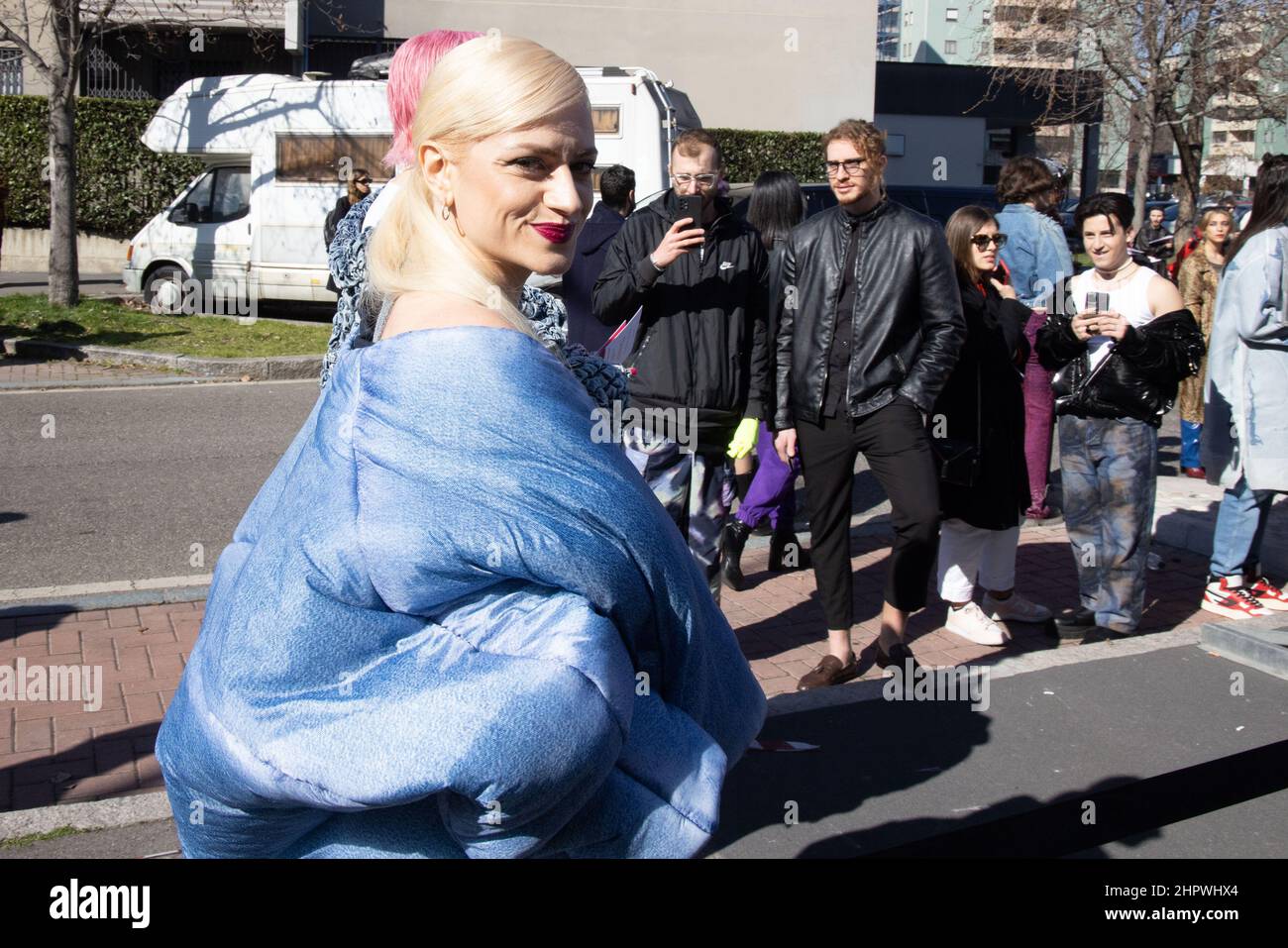 Milan, Italie. 23rd févr. 2022. Veronica Lucchesi, connue sous le nom de la Rappresentante di Lista, arrive au Diesel Fashion Show lors de la Milan Fashion week vêtements pour femmes automne/hiver 2022/23 le 23 février 2022 à Milan, Italie. Photo: Cinzia Camela. Crédit : Agence photo indépendante/Alamy Live News Banque D'Images