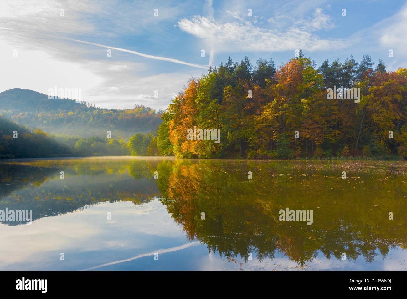 Matin d'automne au lac Thal près de Graz, région de Styrie, Autriche Banque D'Images