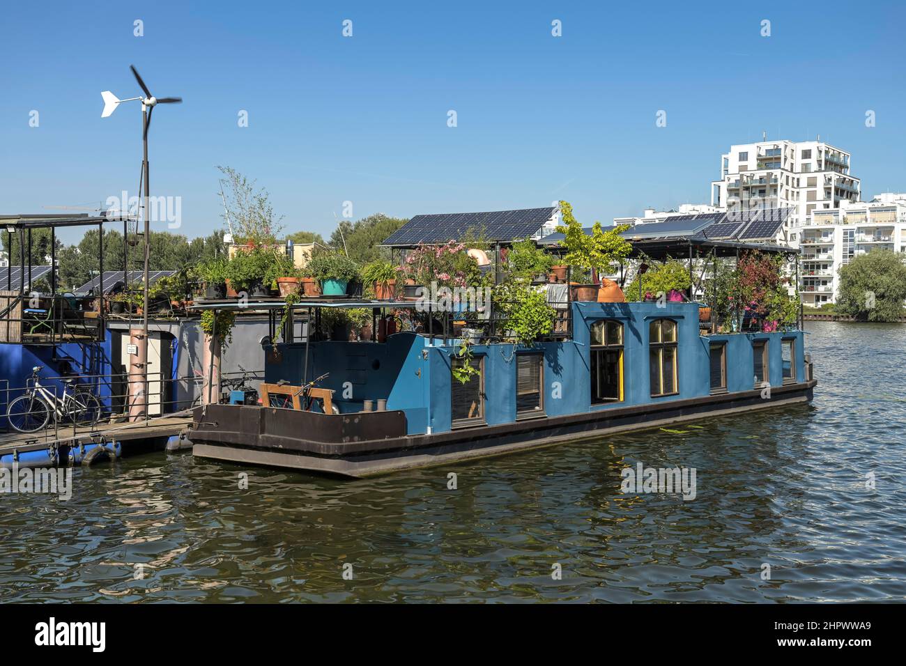 Péniche, jetée, Treptower Park, Treptow-Koepenick, Berlin, Allemagne Banque D'Images