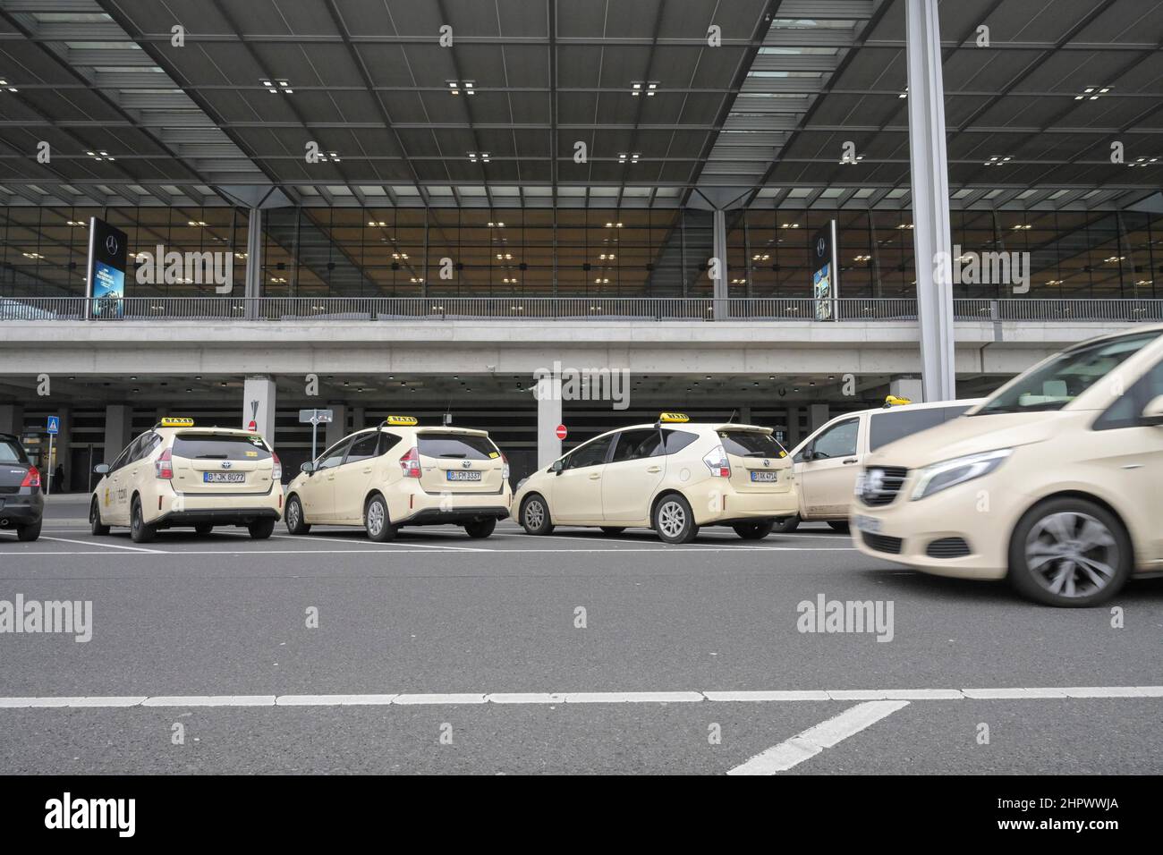 Taxis, terminal 1, aéroport BER, Brandebourg, Allemagne Banque D'Images