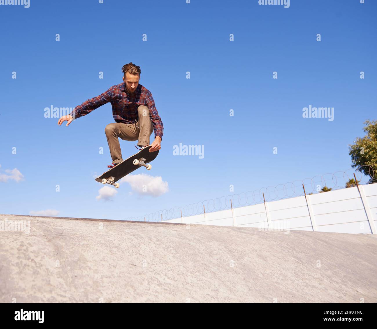 Skate tricks Banque de photographies et d'images à haute résolution - Alamy