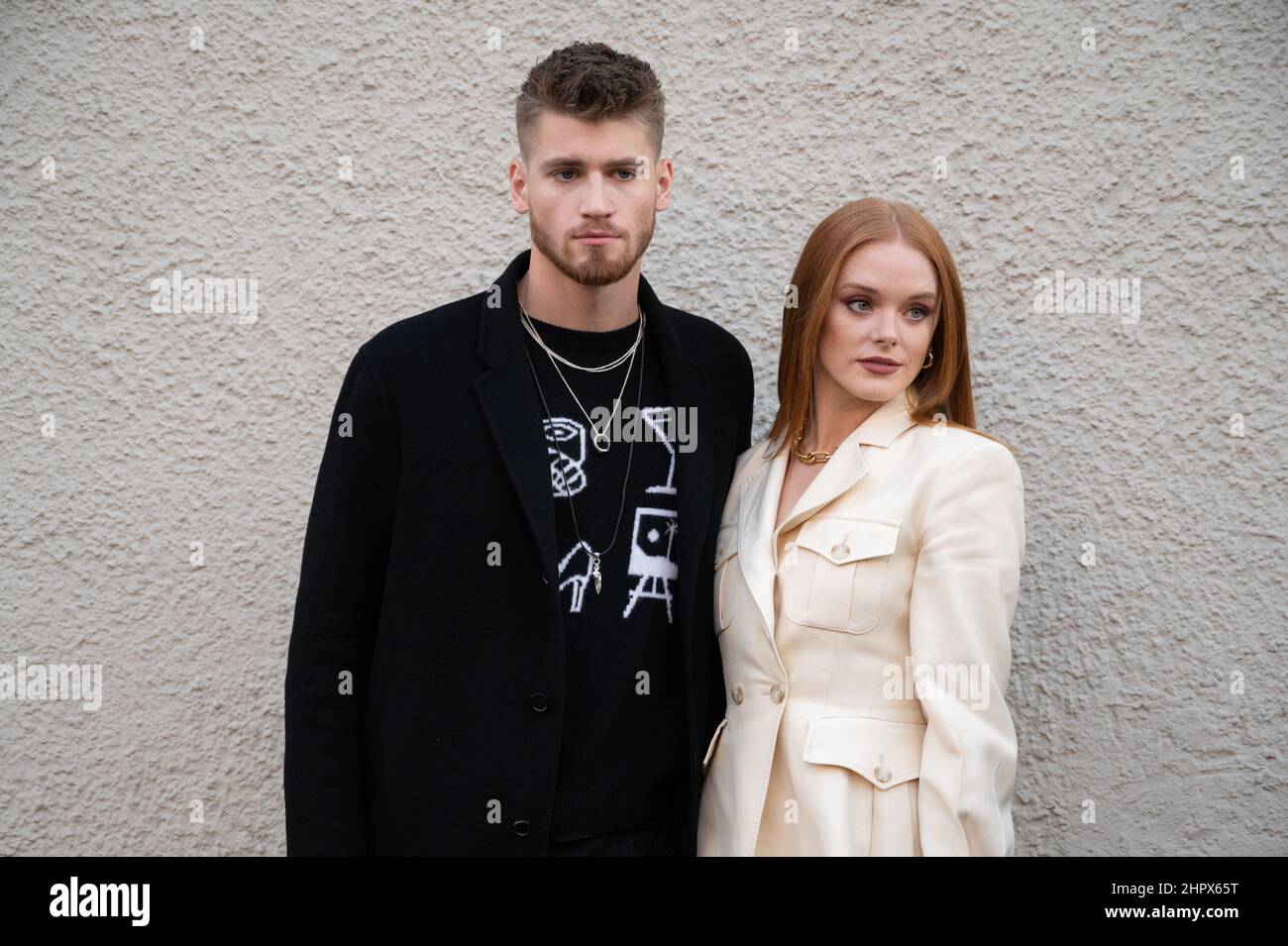 Abigail Cowen Et Danny Griffin En Couple Danny griffin Banque de photographies et d'images à haute résolution - Alamy