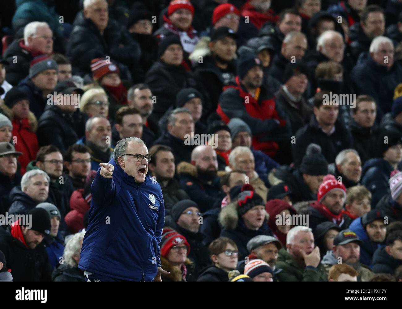 Liverpool, Angleterre, le 23rd février 2022. Marcelo Bielsa responsable de Leeds United lors du match de la Premier League à Anfield, Liverpool. Le crédit photo doit être lu : Darren Staples / Sportimage Banque D'Images