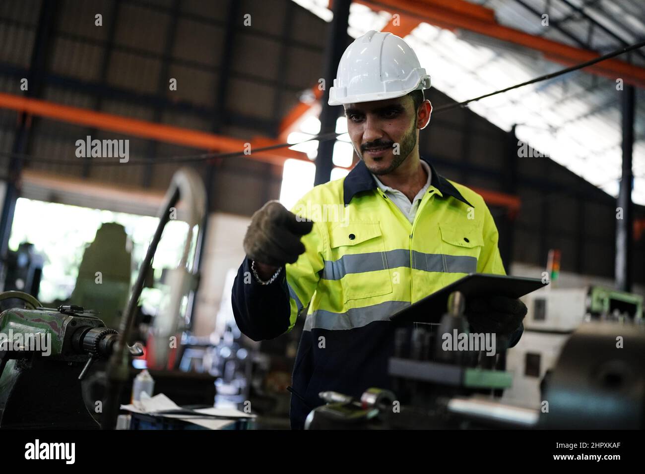 Hommes professionnels ingénieur compétences de travailleur qualité, maintenance, formation ouvrier industriel usine, entrepôt atelier pour les opérateurs d'usine, mécanique Banque D'Images