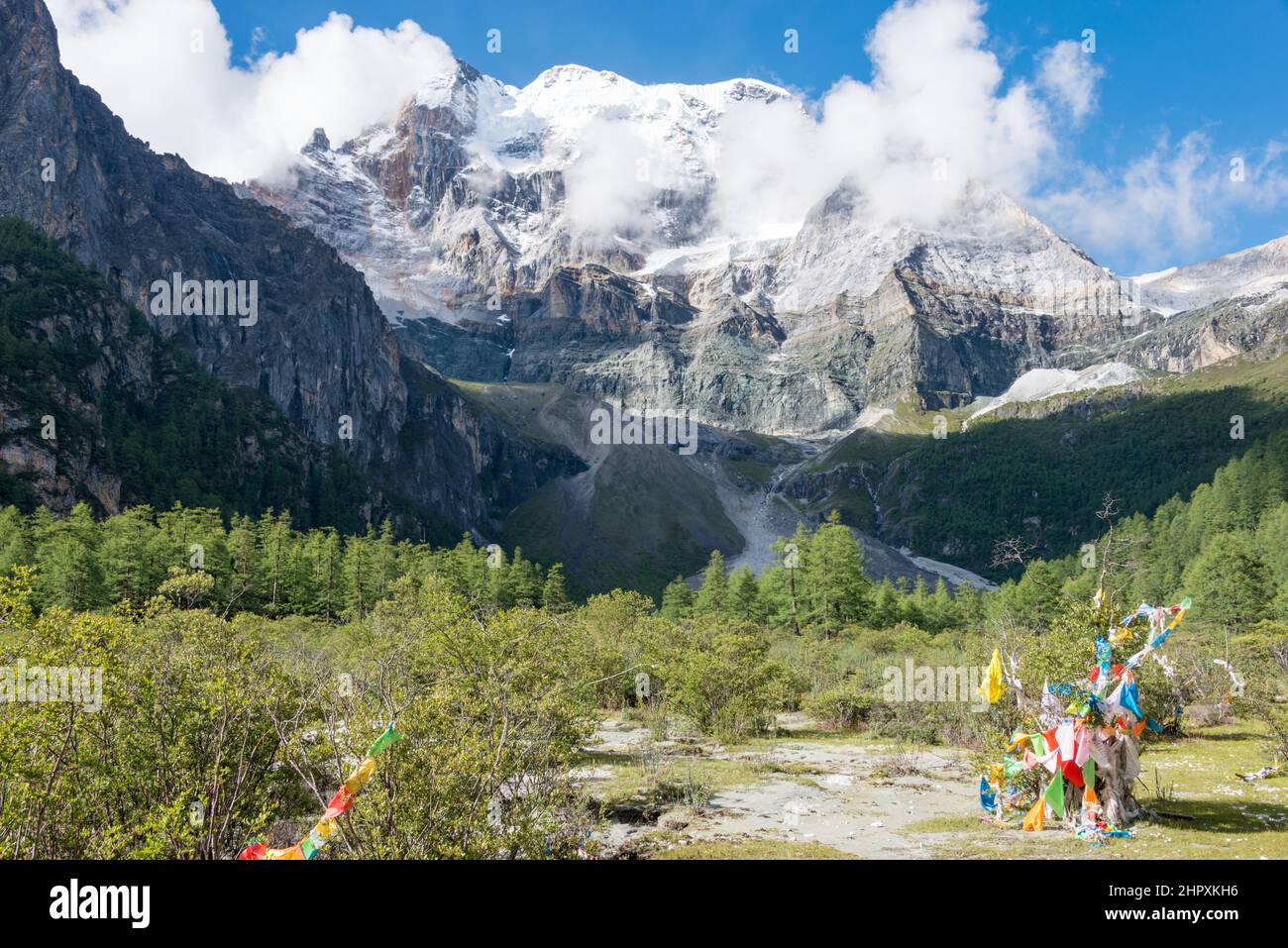 SICHUAN, CHINE - Réserve naturelle de Yading. Un paysage célèbre à Daocheng, Sichuan, Chine. Banque D'Images