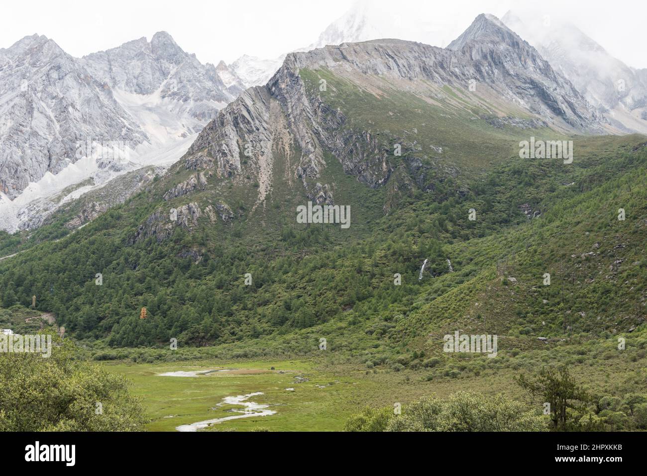 SICHUAN, CHINE - Réserve naturelle de Yading. Un paysage célèbre à Daocheng, Sichuan, Chine. Banque D'Images