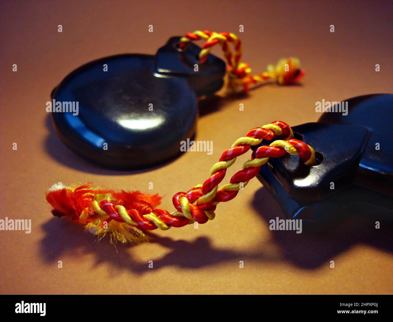 Castanets espagnols sur fond beige Banque D'Images