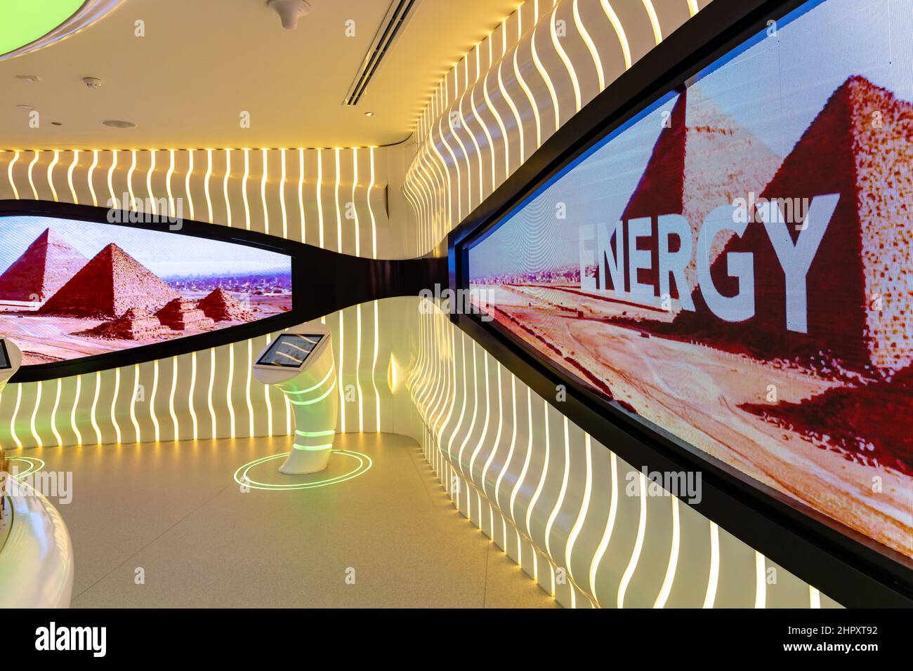 À l'intérieur de l'impressionnant pavillon de l'Arabie Saoudite, dans le quartier Opportunity, à l'EXPO 2020 de Dubaï, aux Émirats arabes Unis. Banque D'Images