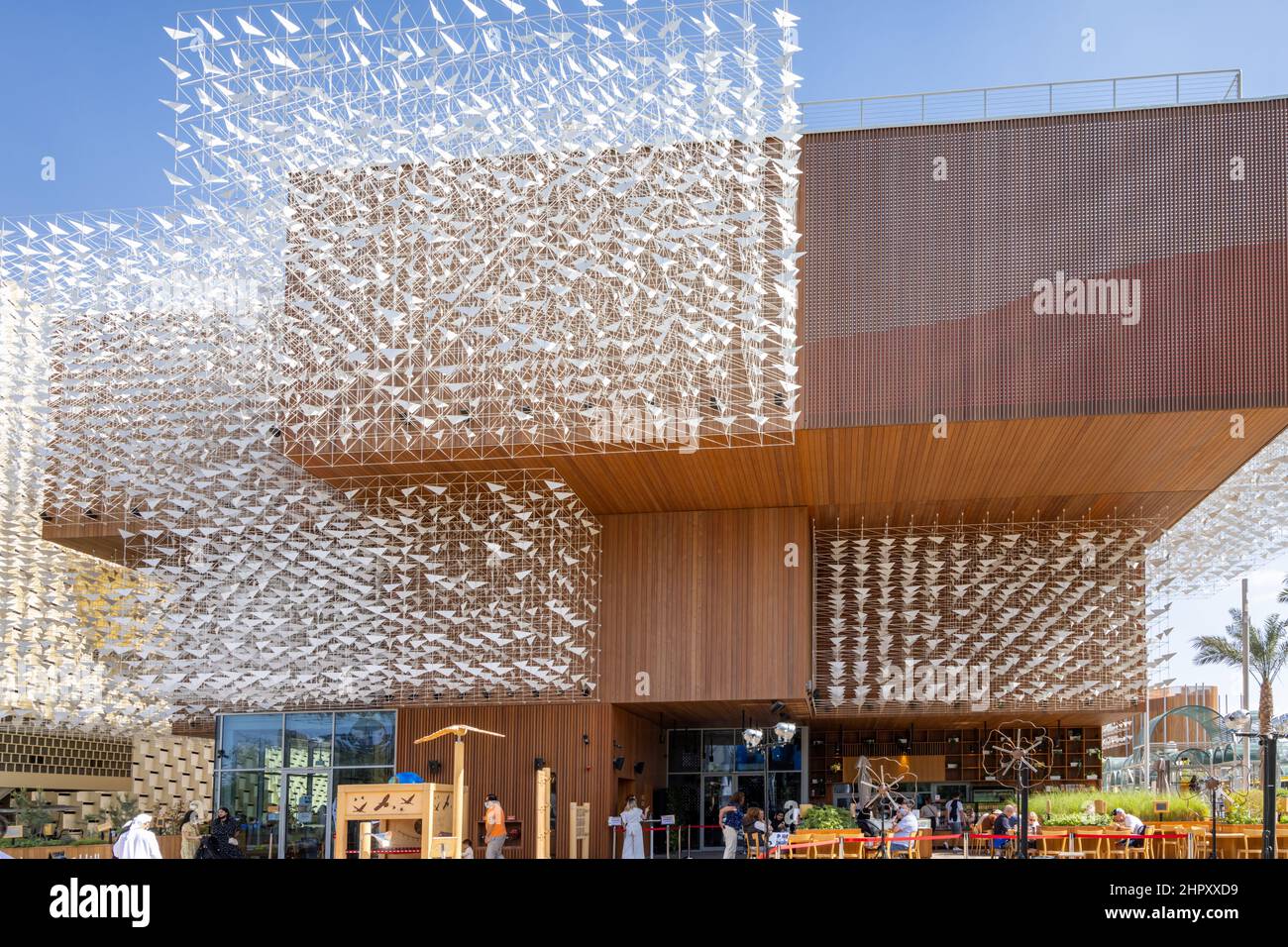 Sculpture faisant référence à la migration à grande échelle des oiseaux de la Pologne vers le monde arabe. Pavillon de Pologne à l'EXPO 2020 de Dubaï, Émirats arabes Unis Banque D'Images