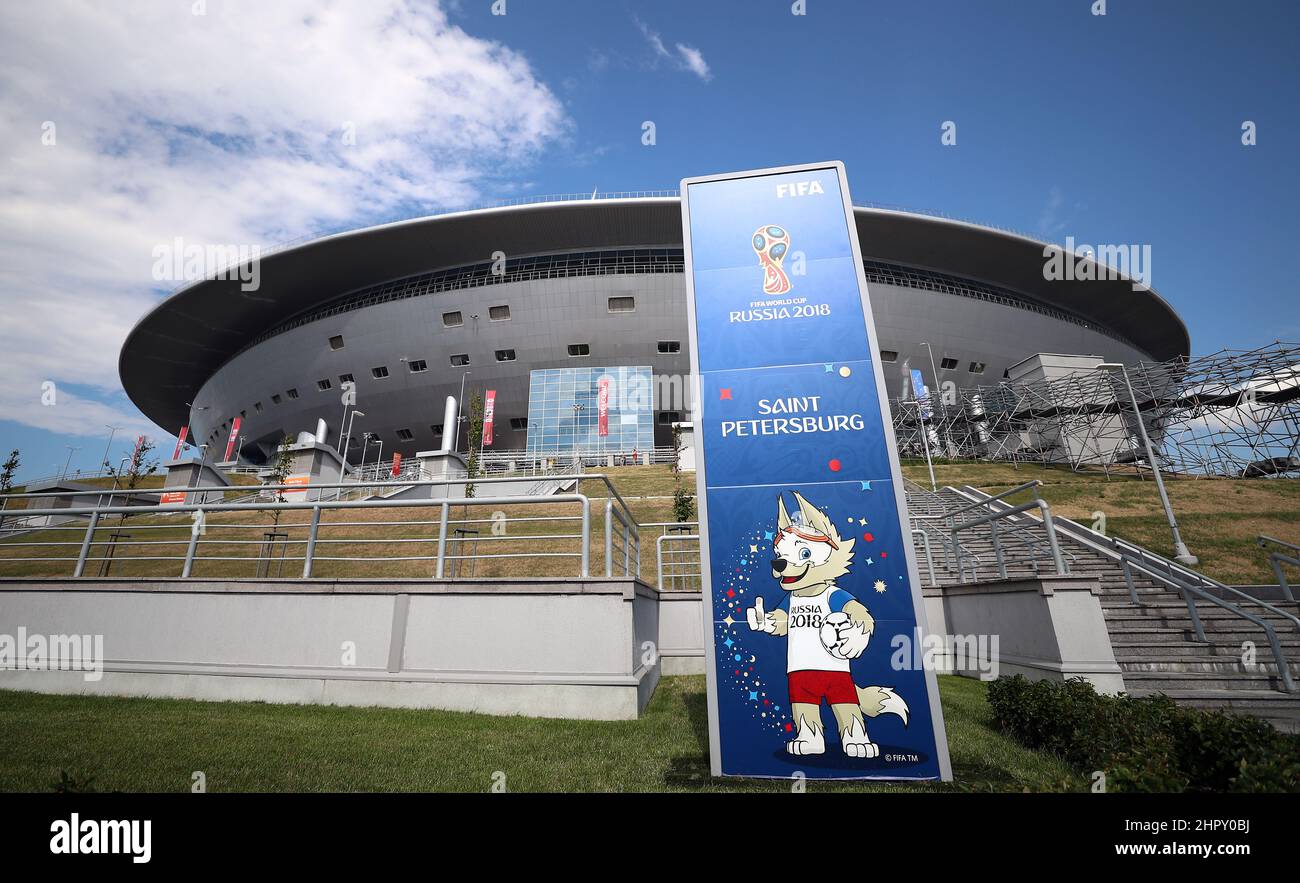 Photo du dossier datée du 14-07-2018 de vue générale de la Gazprom Arena, Saint-Pétersbourg. L’UEFA est en train d’élaborer des plans d’urgence pour savoir où accueillir la finale de la Ligue des Champions de cette saison, comprend l’agence de presse de l’AP. La Gazprom Arena de 68 000 places à Saint-Pétersbourg a eu l'occasion d'accueillir l'événement européen, mais les événements du jour au lendemain semblent avoir pour effet de forcer un changement de lieu. Date d'émission : jeudi 24 février 2022. Banque D'Images