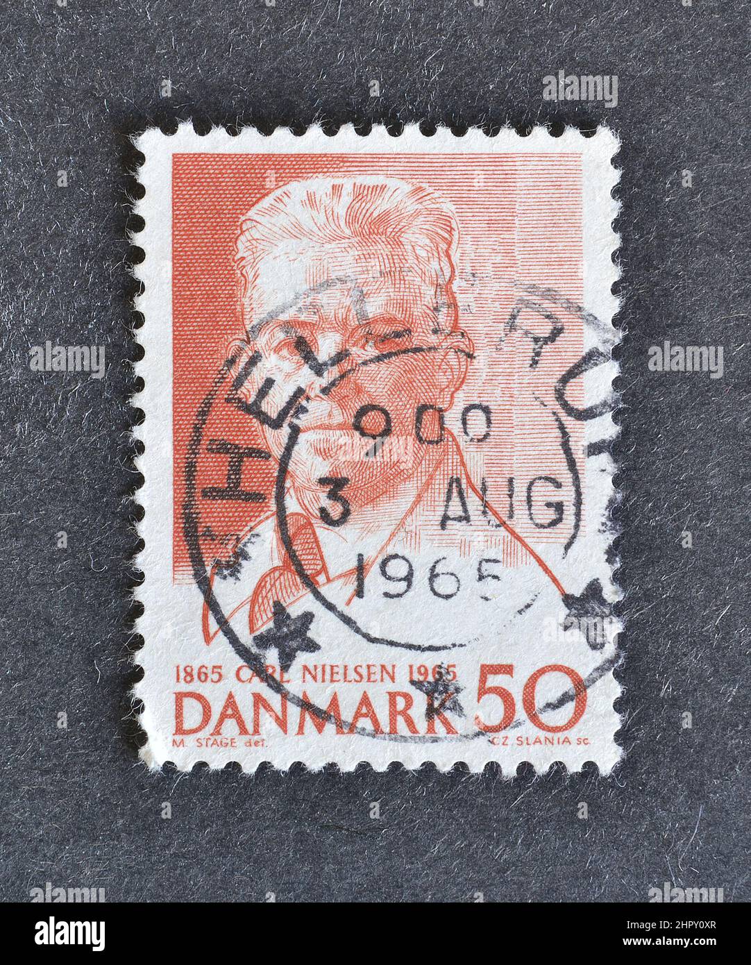 Timbre-poste annulé imprimé par le Danemark, qui montre Carl Nielsen, vers 1965. Banque D'Images