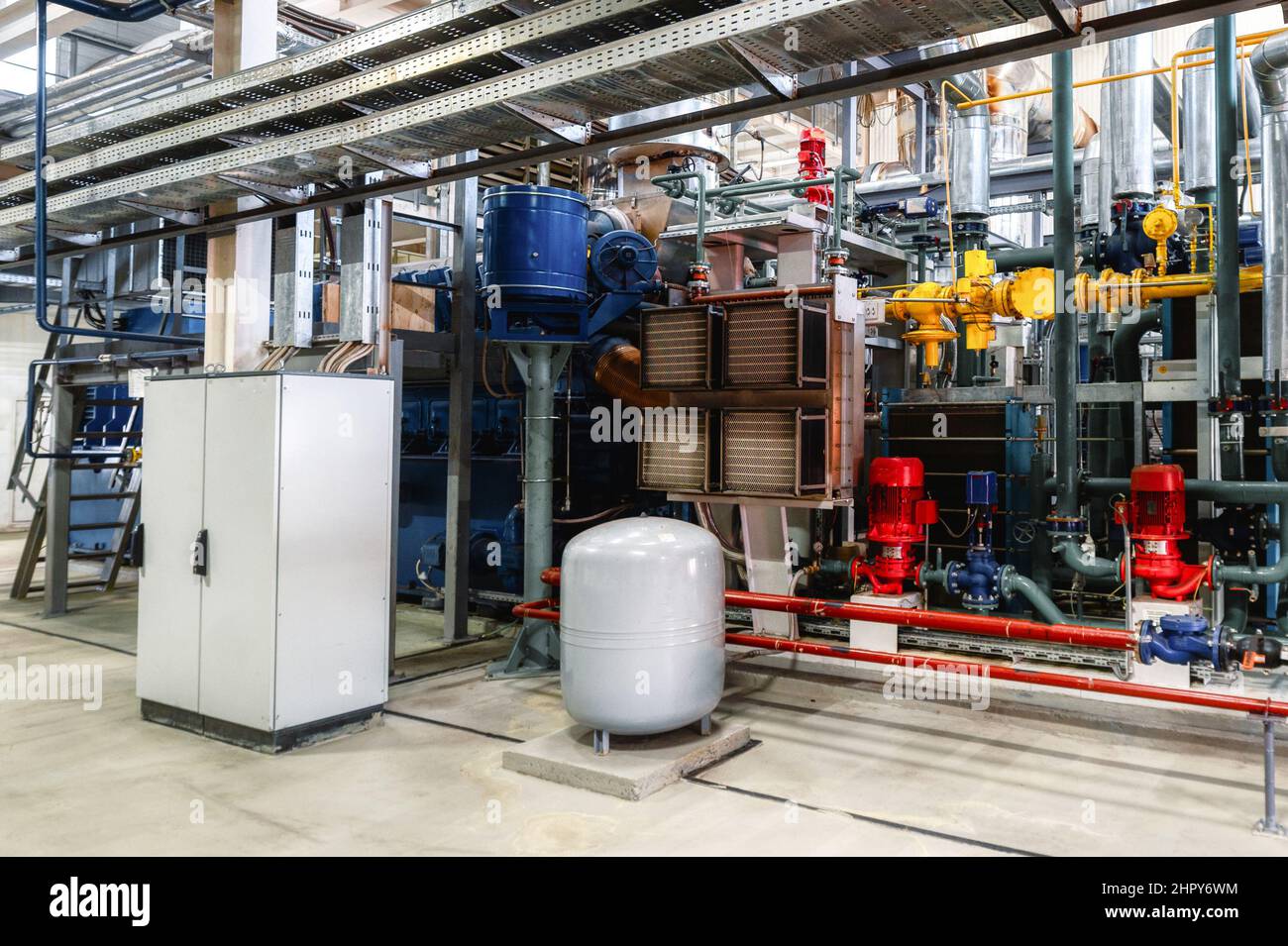 Système complexe industriel de pipelines, vannes, capteurs Banque D'Images