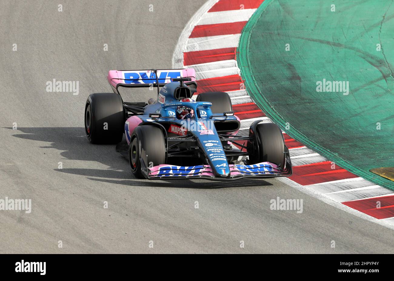 Esteban Ocon d'Alpine-Renault pendant la deuxième journée d'essais pré-saison au circuit de Barcelone-Catalunya, Espagne. Date de la photo : jeudi 24 février 2022. Banque D'Images